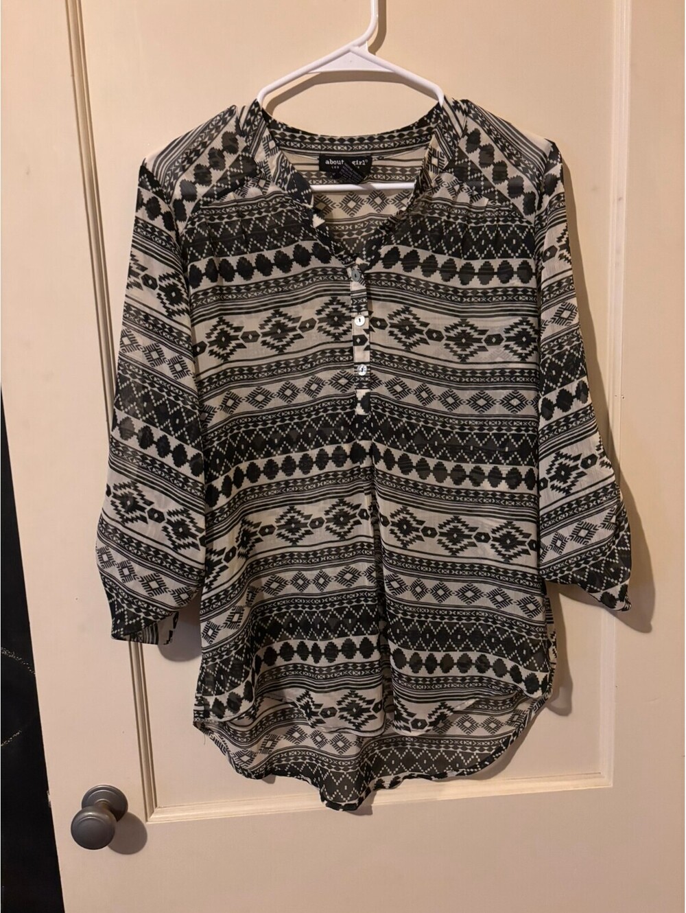 About a Girl black white patterned blouse Large